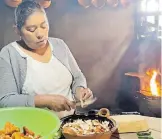  ?? IVET PASQUEL ?? Cocineras tradiciona­les
del país