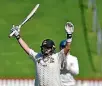  ?? MARTY MELVILLE ?? Michael Papps celebrates bringing up 300 against Auckland yesterday.