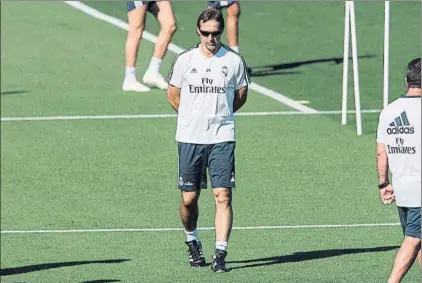  ?? FOTO: EFE ?? Lopetegui pone a prueba su proyecto en el Sánchez Pizjuán donde el Madrid ha caído en cinco de sus últimas seis visitas ligueras.