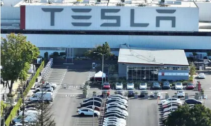  ?? ?? Exterior of the Tesla manufactur­ing facility in Fremont, California. Photograph: Justin Sullivan/Getty Images