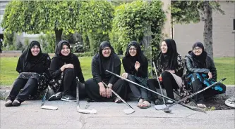  ?? NEW YORK TIMES FILE PHOTO ?? From left, Asiyah, Husnah, Sajidah, Haleemah, Nuha and Mubeenah Azmi grew up playing street hockey.