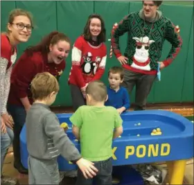  ?? TYLER RIGG —THE NEWS-HERALD ?? Students from Broadmoor play a duck pond game with Lake Catholic seniors in their gym on Nov. 29.