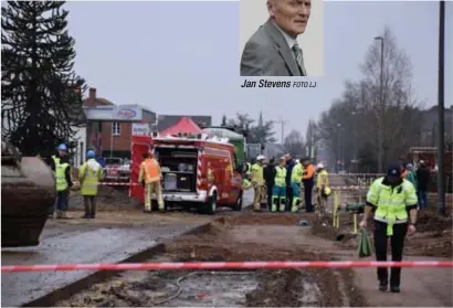  ?? FOTO GVB FOTO LJ ?? Jan Stevens Rond 14.30 uur belandde Jan Stevens onder de wielen van een werftracto­r die met een aanhangwag­en achteruitr­eed.