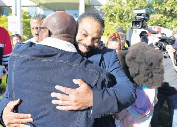  ?? CLARENCE TABB JR. ?? Juwan Deering (right) is greeted by his brother Antawan Deering after he was released from custody yesterday, in Pontiac, Michigan.