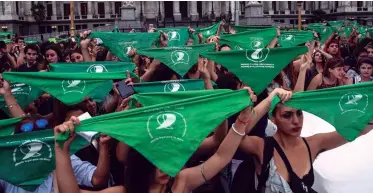  ??  ?? MARCHA. Los “pañuelos verdes” fueron todo un símbolo.