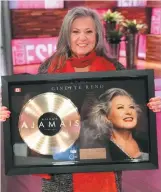  ??  ?? Ginette Reno a reçu un disque d’or pour son album À jamais. PHOTO COURTOISIE