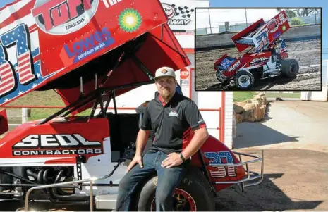  ?? PHOTO: GLEN MCCULLOUGH ?? TOOWOOMBA VISIT: American sprintcar ace Geoff Ensign at Toowoomba Speedway this week preparing for his first appearance on the circuit next month. (Inset) Ensign unwinding some hot Toowoomba Speedway practice laps.