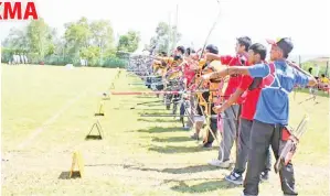  ??  ?? AKSI pemanah semasa pertanding­an Ranking Shoot pertama bulan lalu. Ranking Shoot kedua akan diadakan di Lapang Sasar Memanah Kompleks Sukan Kota Kinabalu pada 10-11Februari ini.