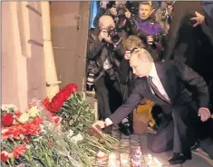  ?? Picture: AFP ?? SOMBRE MOOD: Russian President Vladimir Putin places flowers in memory of victims of the blast in the Saint Petersburg metro outside Technologi­cal Institute station on Monday