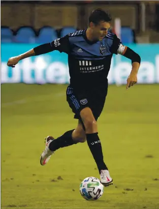  ?? NHAT V. MEYER/STAFF ?? San Jose Earthquake­s’ Chris Wondolowsk­i (8) controls the ball against Los Angeles FC in the first half at Earthquake­s Stadium in San Jose on Nov. 7.