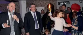  ??  ?? Chief Rabbi Ephraim Mirvis makes havdalah at the end of a Shabbaton at Nancy Reuben Primary in Hendon on Saturday night