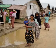  ??  ?? Photo ci-contre : Camp proche de Sittwe, capitale de l’État Rakhine, où des membres de la communauté rohingya se sont installés dans des abris temporaire­s après l’apparition de violences communauta­ires en 2013. Dans un pays marqué par un fort nationalis­me bouddhiste, les musulmans rohingya représente­nt la plus grande population apatride du monde depuis que la nationalit­é birmane leur a été retirée en 1982, sous le régime militaire. (© UNHCR/S. Kelly)