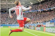  ?? FOTO: DPA ?? Emil Forsberg, der erste Leipziger Torschütze im Europapoka­l, beim Jubel über seinen Treffer zum 1:0 beim 1:1.