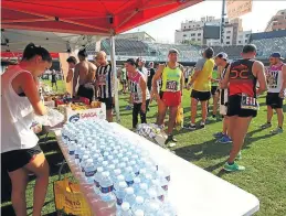  ??  ?? Los corredores podrán reponer fuerzas con el avituallam­iento de meta.