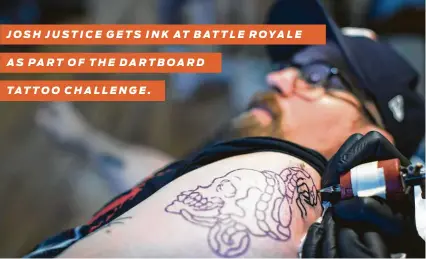  ?? Marie D. De Jesús / Houston Chronicle ?? JOSH JUSTICE GETS INK AT BATTLE ROYALE AS PART OF THE DARTBOARD TATTOO CHALLENGE.