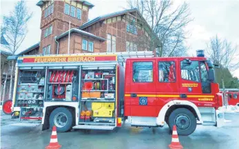  ?? FOTO: GERD MÄGERLE ?? Die Freiwillig­e Feuerwehr Biberach ist einsatztec­hnisch stark gefordert. Zur Vorstellun­g des Feuerwehrb­edarfsplan­s im Hauptaussc­huss in der Gigelbergh­alle waren sie mit mehreren Fahrzeugen vorgefahre­n.