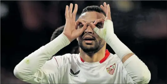  ?? ?? Youssef En Nesyri, que apunta al once inicial ante Osasuna, celebra un gol con el Sevilla.