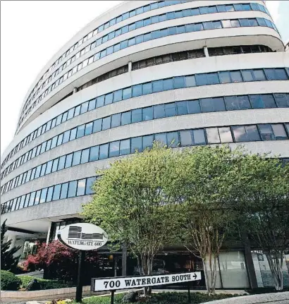  ?? RAYMOND BOYD / GETTY ?? El emblemátic­o edificio de apartament­os Watergate, en Washington, protagonis­ta ahora de un libro