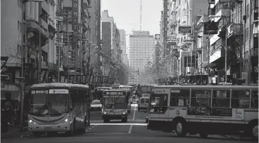  ??  ?? SOSTENIBLE E INTEGRADO. Todos los actores del transporte de pasajeros capitalino buscan mejorar la calidad del servicio.