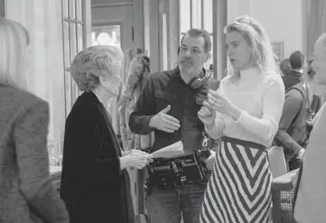  ?? PHILIPPE BOSSE/NETFLIX ?? Ellen Burstyn, from left, Kornél Mundruczó and Vanessa Kirby on the set of“Pieces of a Woman.”