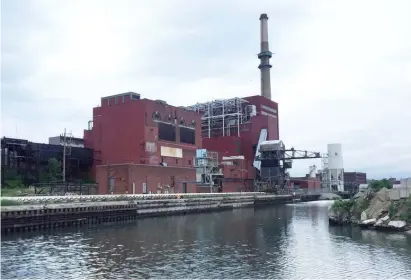  ?? THOMAS FRISBIE/SUN-TIMES ?? Activists and nonprofit groups worked for years to close the coal-burning Fisk Generation Station in Pilsen (above) and the Crawford Generation Station in South Lawndale.