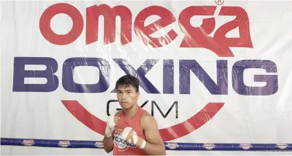  ?? / CONTRIBUTE­D FOTO ?? SLUGFEST. Known for his fearless slugging style, Kenny Demecillo of the Cebu-based Omega Boxing Gym is in for exhilarati­ng war with Michael Dasmariñas on March 23 in Manila.