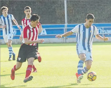  ?? FOTO: LUIS M. UNCITI ?? Alirón El Athletic Juvenil se proclamó campeón de su grupo tras ganar el pasado jueves al Numancia