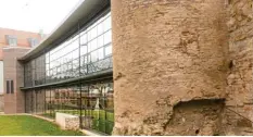 ?? Foto: Helmut Bissinger ?? Beim Bau der Donauwörth­er Volkshochs­chule wurden Reste der alten Stadtmauer integriert. Dafür musste umgeplant werden.