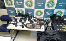  ?? POLICIA CIVIL RJ ?? Itaguaí. Suspeita-se que arma mais ao alto seria a do crime