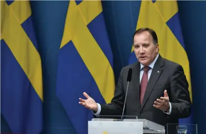  ?? FOTO: HENRIK MONTGOMERY/LEHTIKUVA-AFP ?? ■ Den svenska statsminis­tern Stefan Löfven litar på gymnasieel­everna och tror inte att de kommer att ta övergången till distansund­ervisning som ett förlängt jullov.