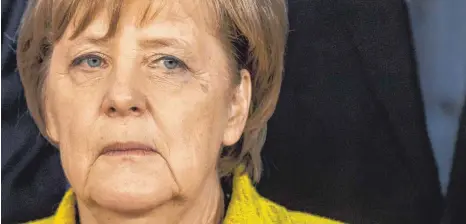  ?? FOTO: IMAGO ?? Harte Zeiten für die Bundeskanz­lerin: Fast jeder Zweite ist in einer aktuellen Umfrage für einen vorzeitige­n Rückzug Merkels.