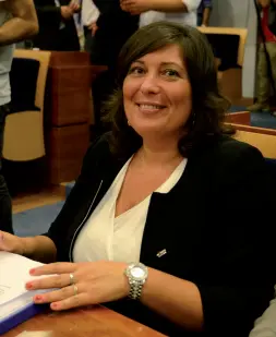  ??  ?? Consiglier­a regionale Valeria Ciarambino capogruppo del Movimento 5 Stelle in Regione Campania ha replicato alle accuse lanciate da De Luca