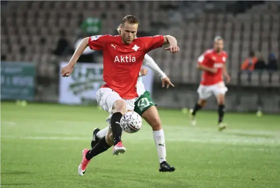  ?? FOTO: LEHTIKUVA/MARTTI KAINULAINE­N ?? Men Juho Mäkeläs fullträff var en klen tröst för HIFK.