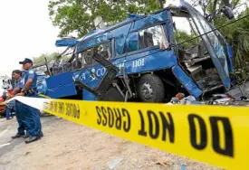  ?? INQUIRER FILE PHOTO ?? A transport group has cited the aftermath of the Feb. 20 Tanay bus crash to stress the need for higher death and medical benefits for road accident victims.—