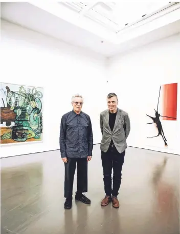  ?? FOTO : ANDREAS ENDERMANN ?? Carroll Dunham und der Krefelder Künstler-Star Albert Oehlen (rechts) in ihrer ersten gemeinsame­n Ausstellun­g in der Kunsthalle in Düsseldorf am Grabbeplat­z.