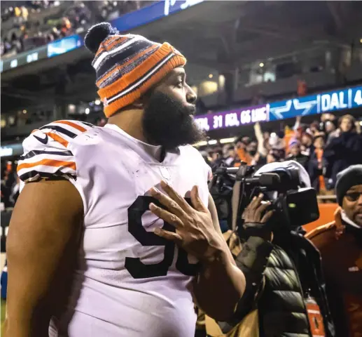  ?? ASHLEE REZIN/SUN-TIMES ?? Bears defensive lineman Akiem Hicks didn’t travel for the season finale Sunday, but he got some attention for his activity on social media.