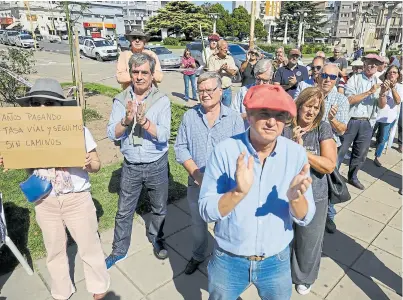  ?? santiago filipuzzi ?? Un grupo de productore­s bonaerense­s de Azul expresó su descontent­o por las subas