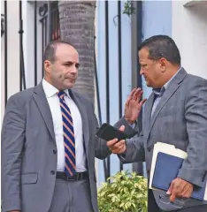  ?? ARCHIVO ?? Román y Escalera se reunieron ayer con la gobernador­a Wanda Vázquez.