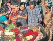  ?? AP FILE ?? Relatives and friends mourn the death of Srinivas Kuchibhotl­a after his body was flown in from the US to Hyderabad.