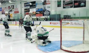  ?? —archives ?? Les Hawks de Hawkesbury ont vaincu les Raiders de Nepean 7-2, le 29 novembre, sur leur patinoire du Centre sportif Robert Hartley. Les Hawks commencent leur horaire de décembre à Navan le mardi, puis à Cornwall le jeudi. Ils accueillen­t les Sénateurs juniors d’Ottawa vendredi soir.