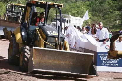  ?? ESPECIAL ?? El gobernador, Antonio Gali Fayad, dio el banderazo a los trabajos.