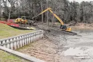  ?? Jason Fochtman/Staff photograph­er ?? Pebble Glen residents are concerned about the amount of silt coming from a constructi­on site.