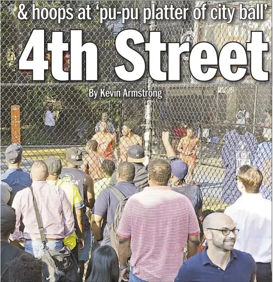  ?? PHOTOS BY ANDREW SAVULICH/DAILY NEWS ?? Street is part of charm of one of city’s eclectic basketball spots.