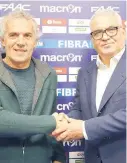  ?? SCHICCHI ?? Corvino, 66 anni, con Donadoni