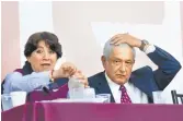  ??  ?? Delfina Gómez y AMLO.