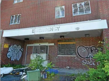  ?? RECORD FILE PHOTO ?? A nonprofit developer is looking to buy the former Leonard Hospital on New Turnpike Road in Troy, with the plan to demolish the building and replace it with as many as 120mixed-income apartments.