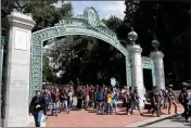  ?? MARCIO JOSE SANCHEZ — THE ASSOCIATED PRESS FILE ?? Students walk on the University of California, Berkeley campus in Berkeley.