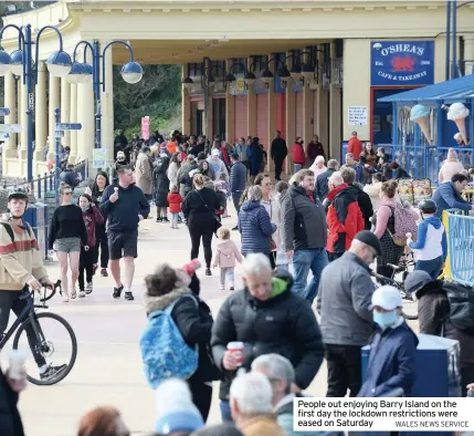 ?? WALES NEWS SERVICE ?? People out enjoying Barry Island on the first day the lockdown restrictio­ns were eased on Saturday