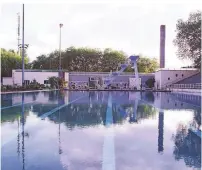  ?? FOTO: VOLKER MARSCHALL ?? Nostalgie pur: Eines der Exponate auf der Messe zeigt das alte Rheinstadi­on-Schwimmbad.