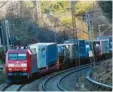 ?? Foto: Marcus Merk ?? Bleibt das Sorgenkind der Bahn: der Güterverke­hr fährt immer tiefer in die roten Zahlen.